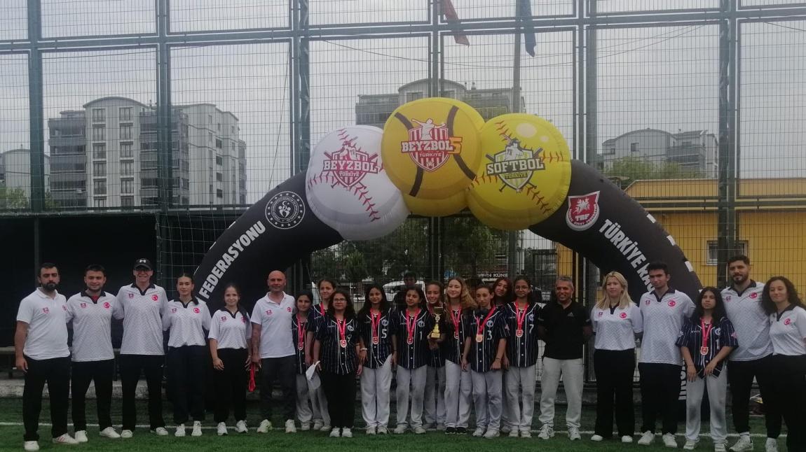 Kızlarımız Bursa'da Düzenlenen Şampiyonada 10-13 Yaş Softbol Türkiye 3.sü oldu.